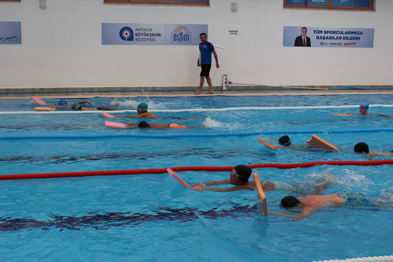 Antalya Büyükşehir Belediyesi’nin  yaz spor kurslarına yoğun ilgi var