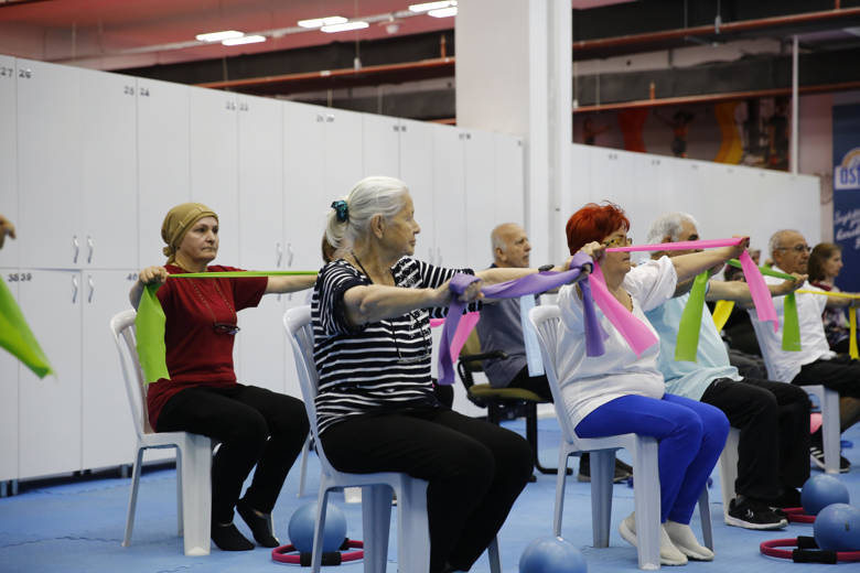 Parkinson Hastaları egzersizlerini ASFİM’de yapıyor