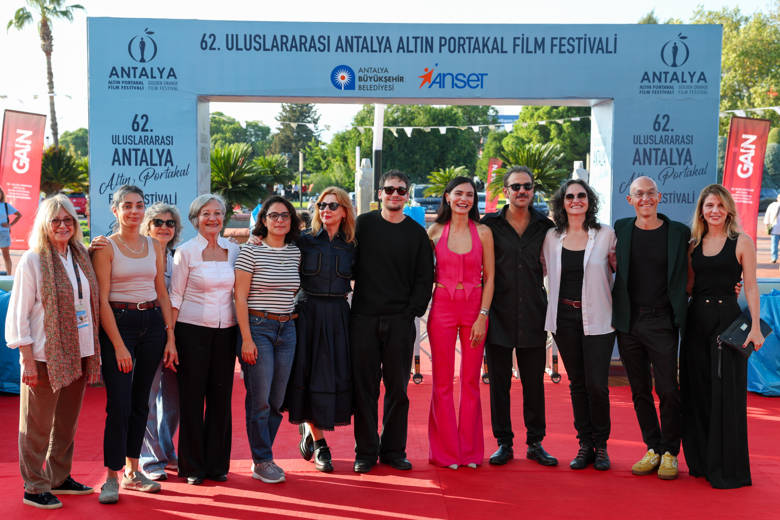 Uluslararası yarışma filmleri seyirciyle buluşuyor